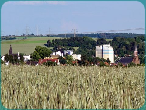 Blick auf Lebach mit zwei Kirchen