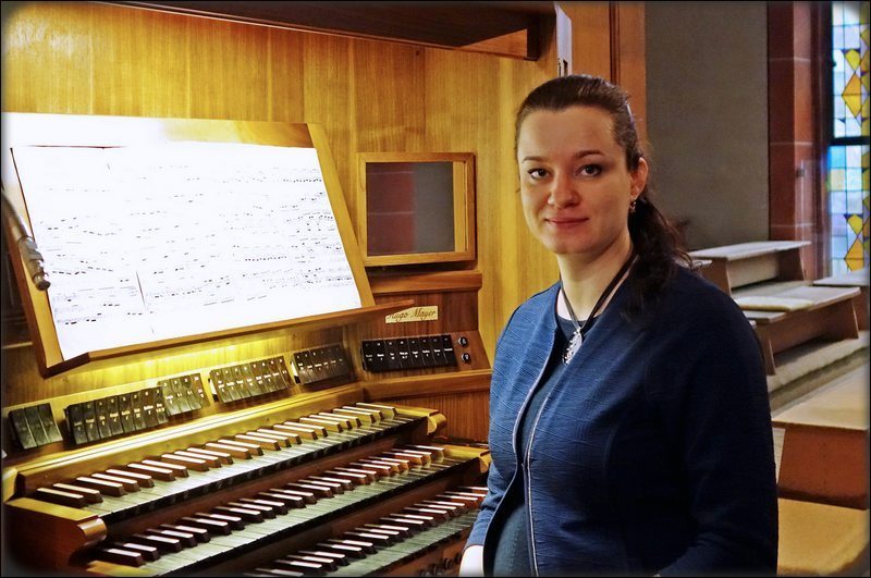 Antonina Krymova an der Lebacher Orgel